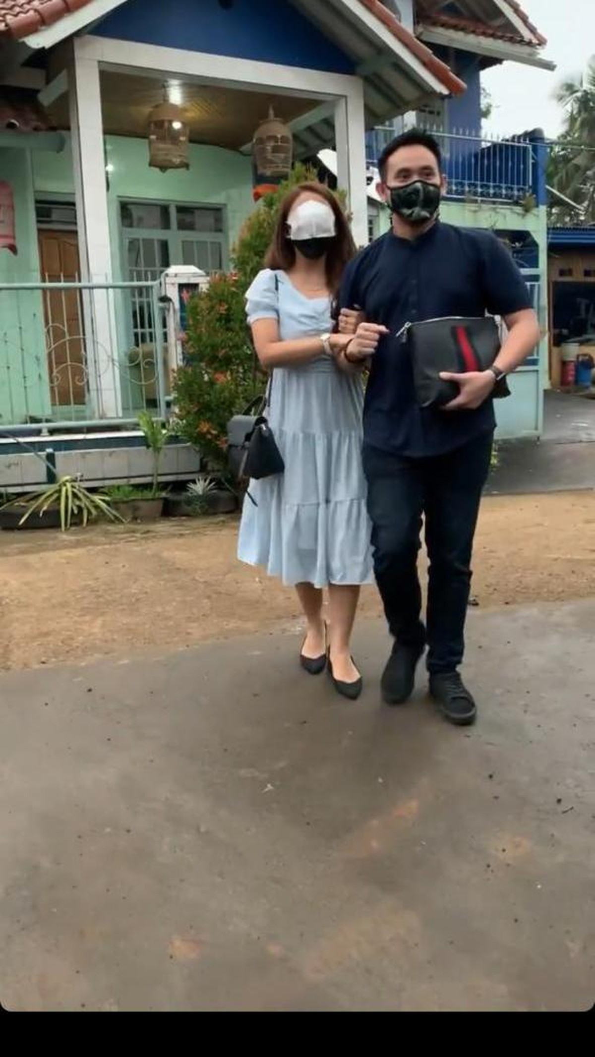 Detik-detik Jenita Janet Menangis Terharu Saat Diberi Kado Peternakan Oleh Suami