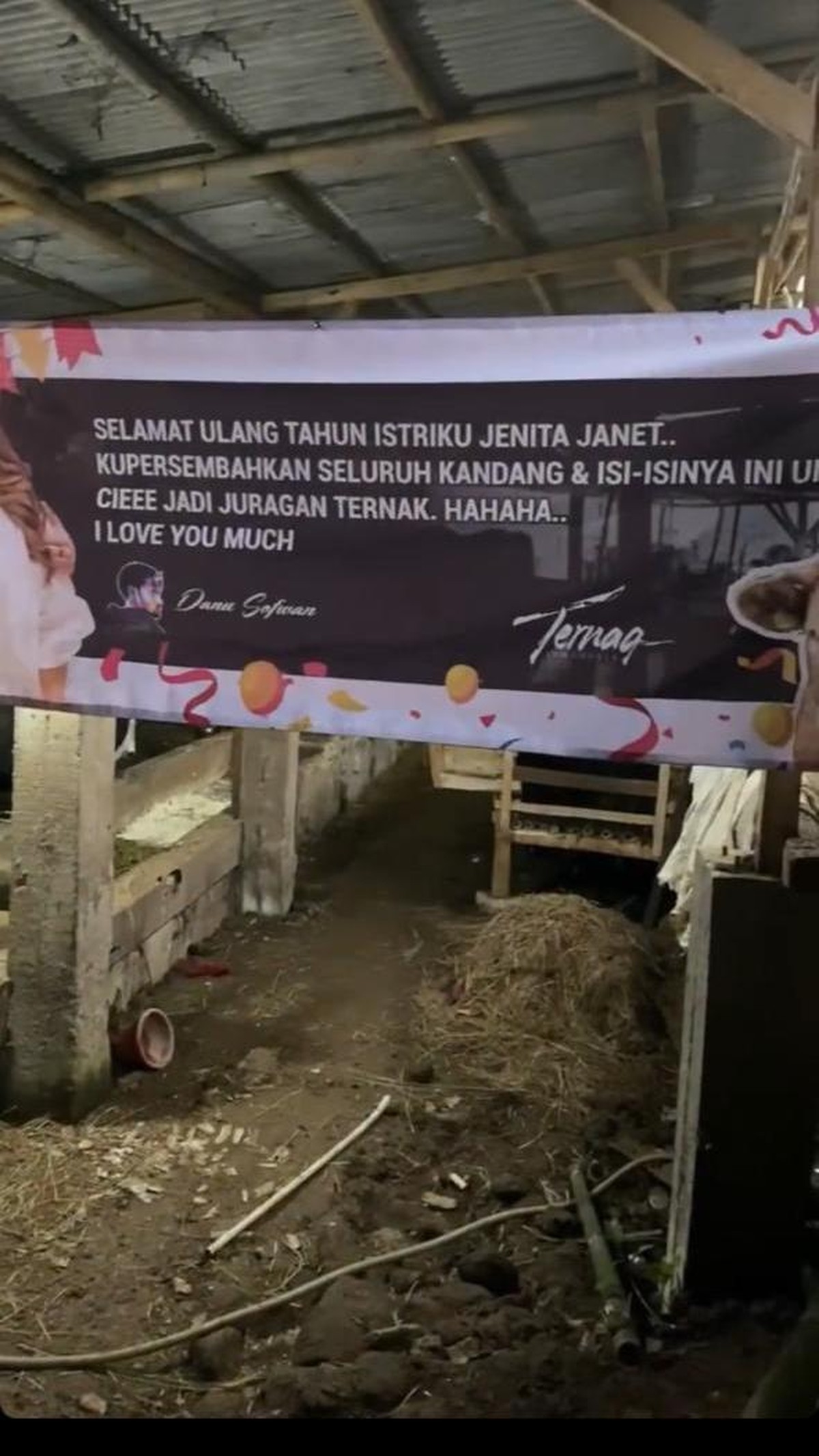 Detik-detik Jenita Janet Menangis Terharu Saat Diberi Kado Peternakan Oleh Suami