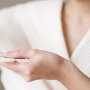 Di Rumah Aja, Perlu Nggak Sih Double Cleansing? Berikut Penjelasannya!