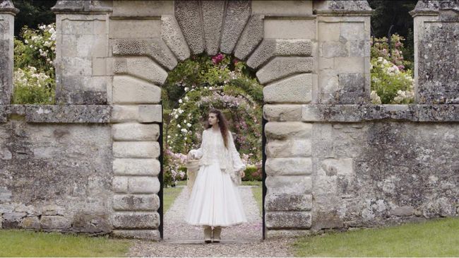 'Drama' filosofis Franck Sorbier digambarkan dalam koleksi couture terbarunya, L'Esprit des lieux - Chaalis - La Servante, le Passeur et la Relique'
