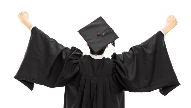 Tiga bocah jenius ini berhasil menyabet gelar sarjana dengan menyelesaikan kuliah di usia 11 tahun.