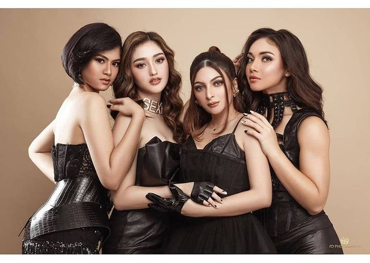 Geng SRAH yang beranggotakan Ranty Maria&comma; Sarah Keihl&comma; Angela Gilsha dan Hana jalani sesi pemotretan&period;Yuk kita intip&excl;