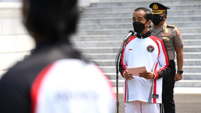 Presiden RI Joko Widodo (Jokowi) secara simbolis memberikan bonus untuk para atlet peraih medali di Olimpiade Tokyo 2020.