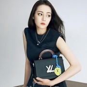 Jadi Brand Ambassador Louis Vuitton, Ini Harga Outfit Dilraba, Zhong Chuxi, dan Ouyang Nana