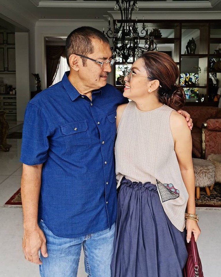 Mayangsari & Bambang Trihatmodjo Tampil Mesra Saat Rayakan 21 Tahun Pernikahan Mayangsari & Bambang Trihatmodjo Tampil Mesra Saat Rayakan 21 Tahun Pernikahan