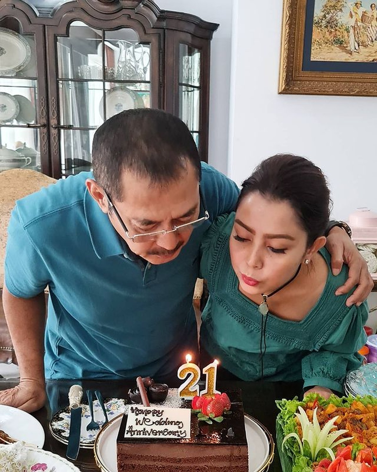 Mayangsari & Bambang Trihatmodjo Tampil Mesra Saat Rayakan 21 Tahun Pernikahan