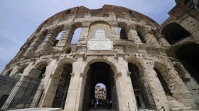 Terjadi Lagi, Dinding Colosseum Roma Dicoret-coret Turis