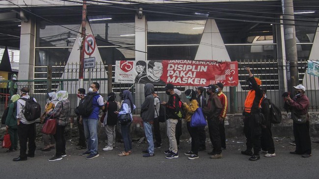 Menko Perekonomian dan Menko Maritim dan Investasi beda pendapat soal rencana minta bantuan asing untuk pananganan covid-19.