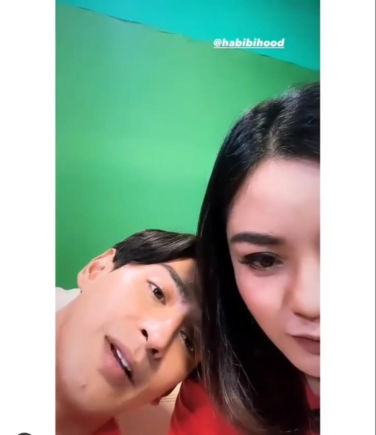 Gita Sinaga dikabarkan tengah dekat dengan Habibie Hood&period; Yuk kita intip momen kebersamaan mereka yang tengah disorot&excl;