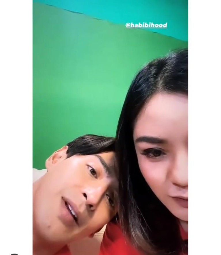 Momen Kedekatan Gita Sinaga dan Habibi Hood yang Tengah Disorot Gita Sinaga dikabarkan tengah dekat dengan Habibie Hood. Yuk kita intip momen kebersamaan mereka yang tengah disorot!
