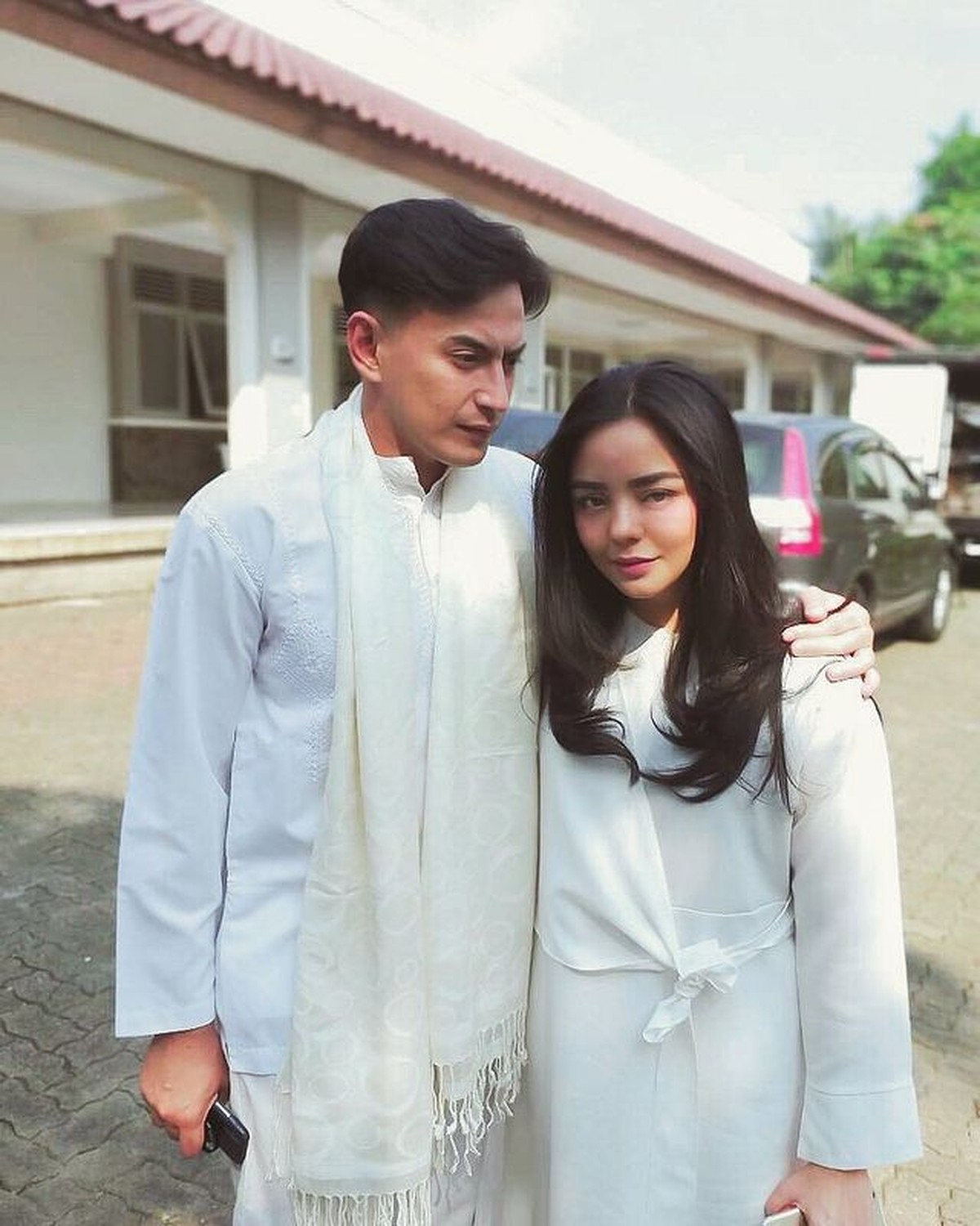 Gita Sinaga dikabarkan tengah dekat dengan Habibie Hood&period; Yuk kita intip momen kebersamaan mereka yang tengah disorot&excl;