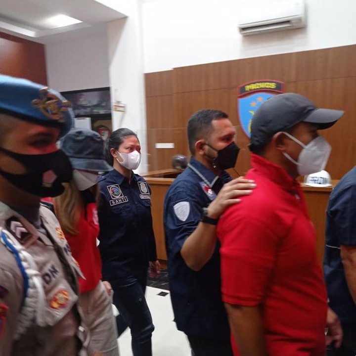 <p>Menurut laporan polisi, Nia Ramadhani dan Ardi Bakrie tengah mengonsumsi sabu selama 4 hingga 5 bulan terakhir. Alasan awalnya adalah tekanan kerja selama pandemi (Foto: Nia Ramadhani dan Ardi Bakrie dibawa keluar Polres Jakpus (Dok.istimewa)</p>