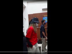 Penampakan Nia Ramadhani-Ardi Bakrie Digiring Polisi