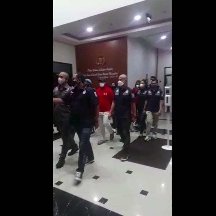 <p>Nia Ramadhani bersama suaminya Ardi Bakrie, serta sopirnya yang berinisial ZN ditangkap pada Rabu (7/7/2021) karena tersandung kasus narkoba. Foto: (dok.istimewa)</p>