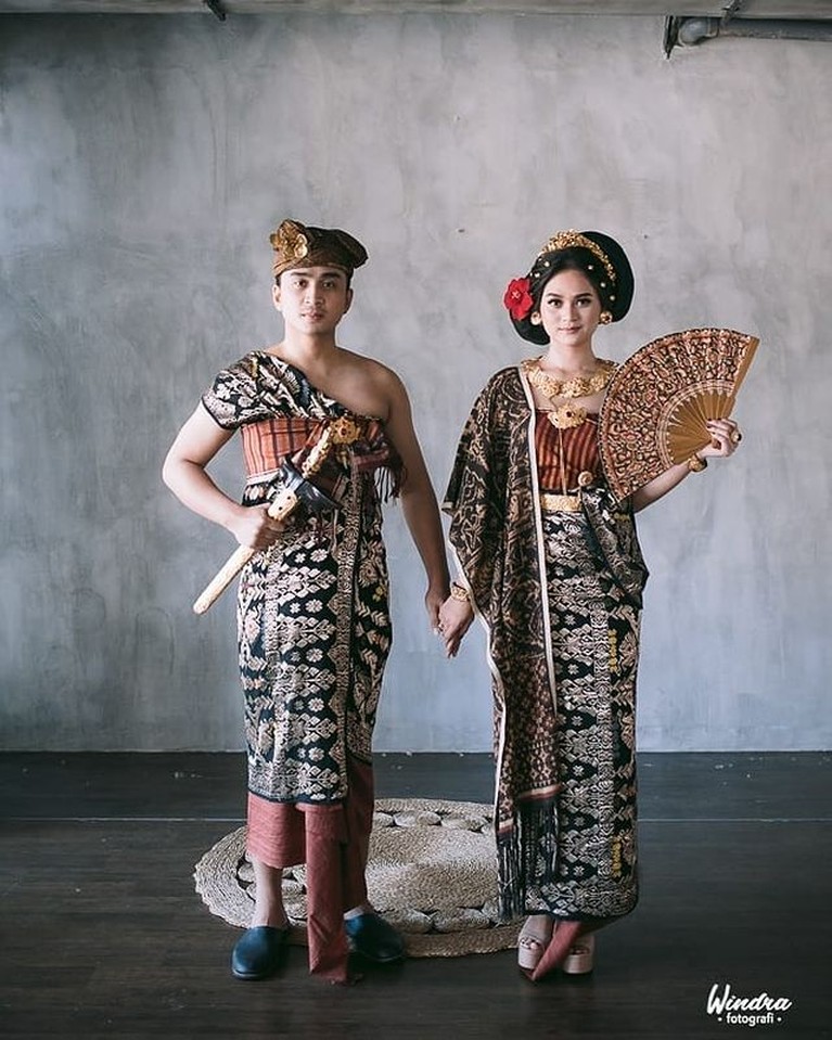 Prewedding Lutfi Agizal dan Nadya Indry Pakai Baju Adat Bali Kuno Lutfi Agizal dan Nadya Indry telah melakukan pemotretan untuk prewedding mereka. Yuk kita intip potret mereka!