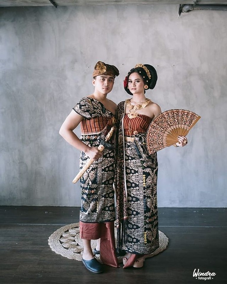 Prewedding Lutfi Agizal dan Nadya Indry Pakai Baju Adat Bali Kuno Lutfi Agizal dan Nadya Indry telah melakukan pemotretan untuk prewedding mereka. Yuk kita intip potret mereka!
