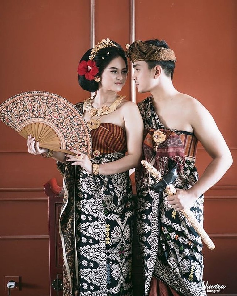 Prewedding Lutfi Agizal dan Nadya Indry Pakai Baju Adat Bali Kuno Lutfi Agizal dan Nadya Indry telah melakukan pemotretan untuk prewedding mereka. Yuk kita intip potret mereka!