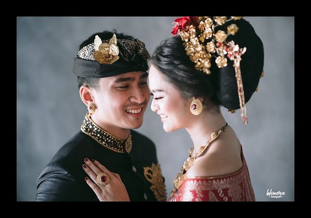 Lutfi Agizal dan Nadya Indry telah melakukan pemotretan untuk prewedding mereka&period; Yuk kita intip potret mereka&excl;