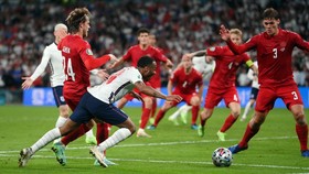 Italia vs Inggris: Immobile dan Sterling Aktor Diving Terbaik