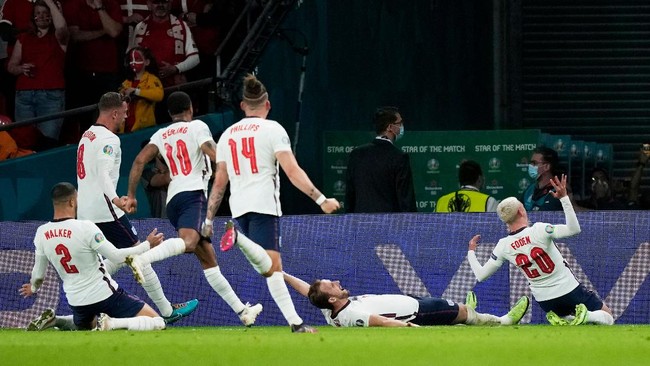 Sejumlah kontroversi mewarnai kemenangan timnas Inggris atas Denmark pada semifinal Euro 2020 (Euro 2021) di Stadion Wembley.