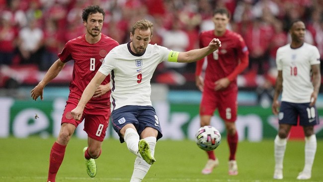 Duel Inggris vs Denmark di semifinal Euro 2020 (Euro 2021) dilanjutkan ke babak tambahan usai imbang 1-1 dalam waktu normal di Stadion Wembley.