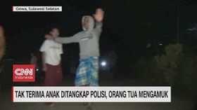 VIDEO: Tak Terima Anak Ditangkap Polisi, Orang Tua Mengamuk