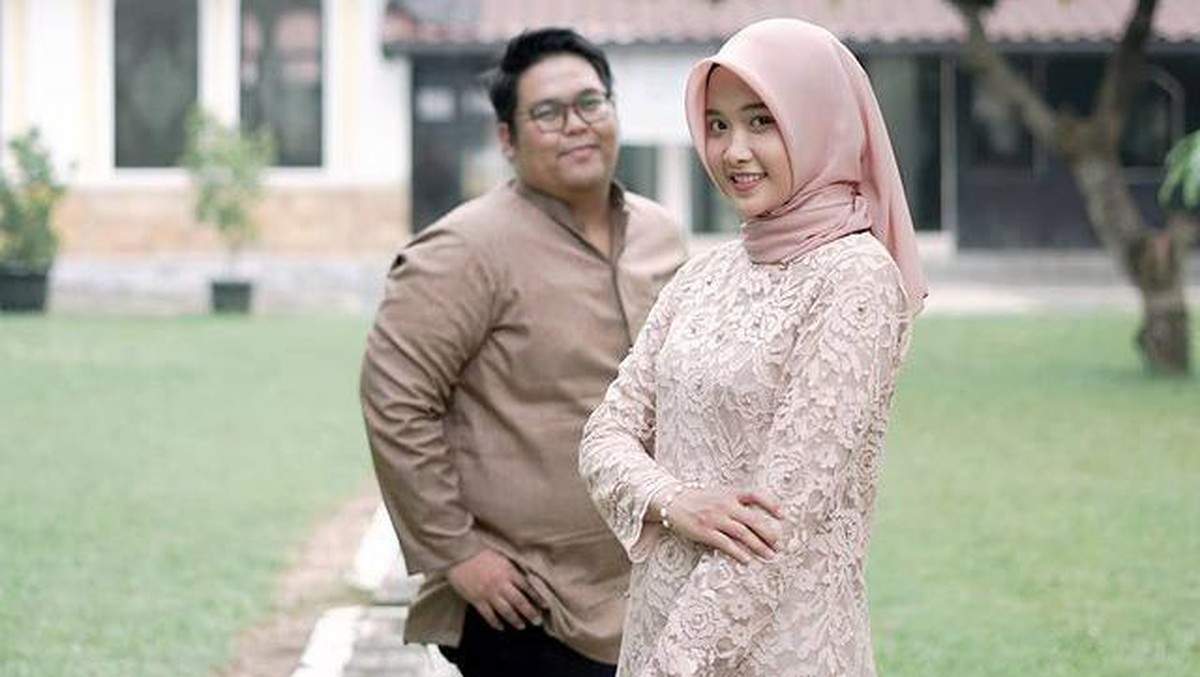 Adik Asri Welas&comma; Puguh Yuniantoko meninggal dunia jelang acara pernikahannya&period; Sang calon istri pun menangis di makam Puguh&period; Yuk intip&excl;