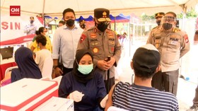 VIDEO: Polisi Gelar Vaksinasi Keliling Percepat Herd Immunity