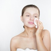 Biar Hasilnya Maksimal, Ini Tips Memakai Toner Wajah yang Perlu Diperhatikan