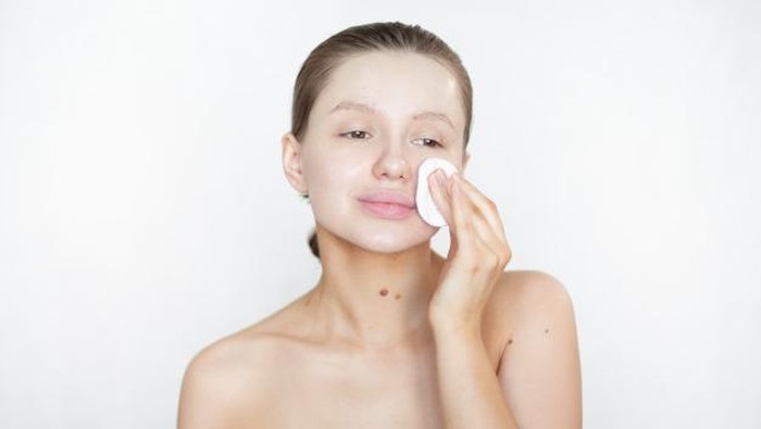 Biar Hasilnya Maksimal, Ini Tips Memakai Toner Wajah yang Perlu Diperhatikan