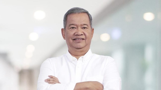 Adi Rahman Adiwoso mengembangkan industri satelit di dalam Negeri dan ikut membangun perusahaan satelit Pasifik Satelit Nusantara (PSN).