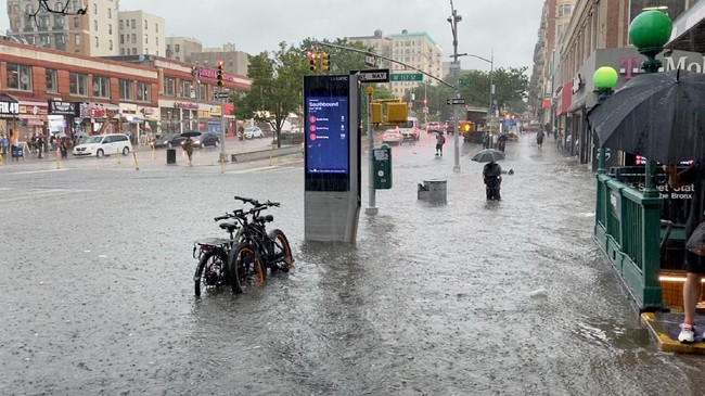 Sebagian wilayah New York City dilaporkan terendam banjir imbas Badai Ida yang menerjang pesisir timur laut AS dalam beberapa hari terakhir.