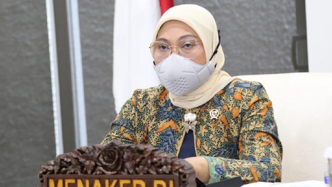 Menaker Ida Fauziyah meminta perusahaan mengizinkan pekerja yang memiliki kormobid, ibu hamil, atau menyusui, agar bekerja dari rumah (WFH) selama PPKM Darurat.