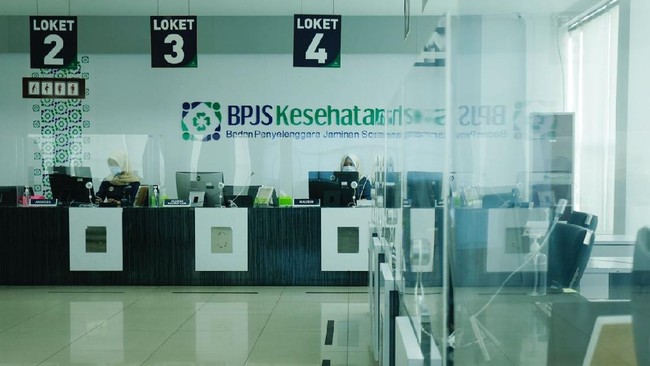 Pemerintah akan menghapus kelas iuran BPJS Kesehatan I,II, dan III menggantinya dengan KRIS JKN mulai 1 Januari 2025. Dengan ini akan ada beda layanan kamar.