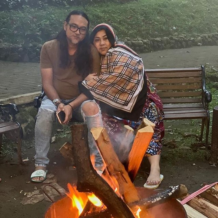 Deretan Pasangan Artis Bikin Heboh karena Tertangkap Narkoba Berikut ini adalah deretan pasangan artis yang bikin heboh publik karena tertangkap narkoba. Yuk intip siapa saja mereka!