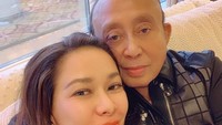 <p>Foto ini diambil saat Donna dan suami sedang jalan-jalan. Dalam captionnya, Donna mengaku iseng sedang mengganggu sang suami nih, Bunda. "Hi ayahhhh. Aku gangguinnnnn ahhhh," tuturnya. (Foto: Instagram @donna.latief)</p>