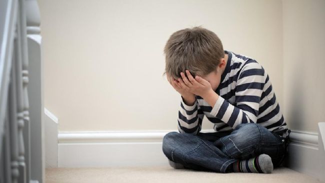 Psikolog anak dan keluarga Samantha Elsener menjelaskan perbedaan anak yang tantrum biasa dengan tantrum karena stres.