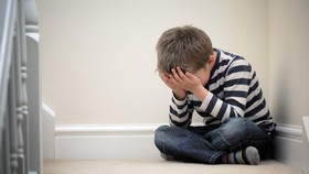Perbedaan Anak yang Tantrum Biasa dengan Tantrum karena Stres