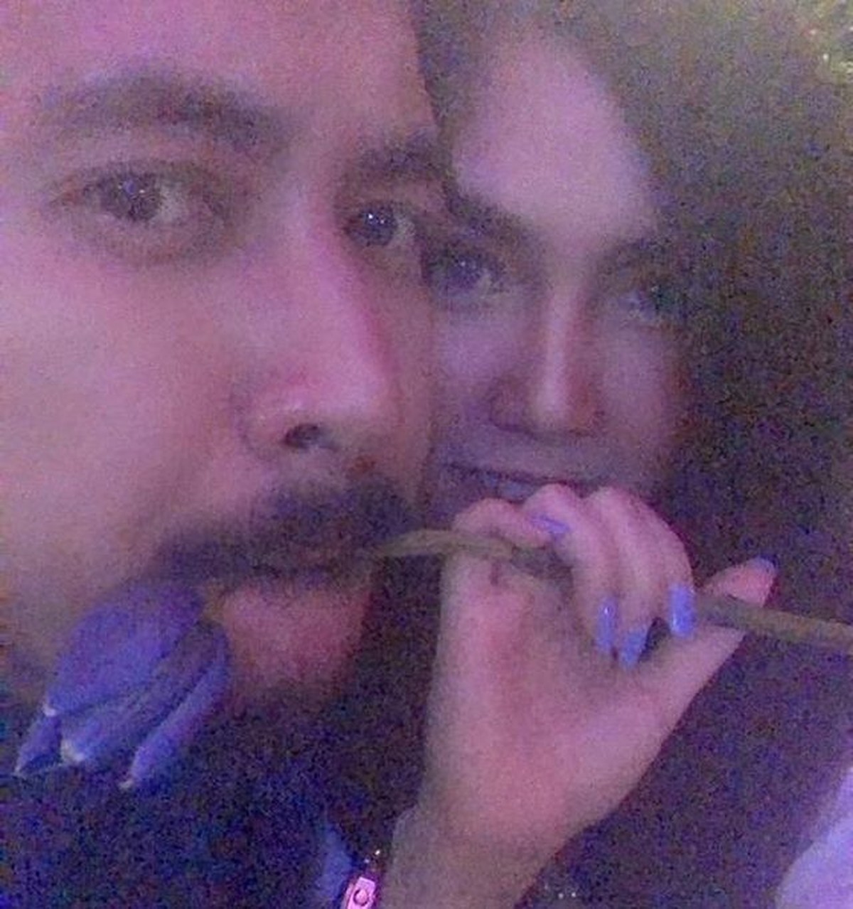 Ello memiliki hubungan asmara dengan seorang wanita yang bernama Cindy Maria&period; Yuk kita intip kemesraan mereka&excl;