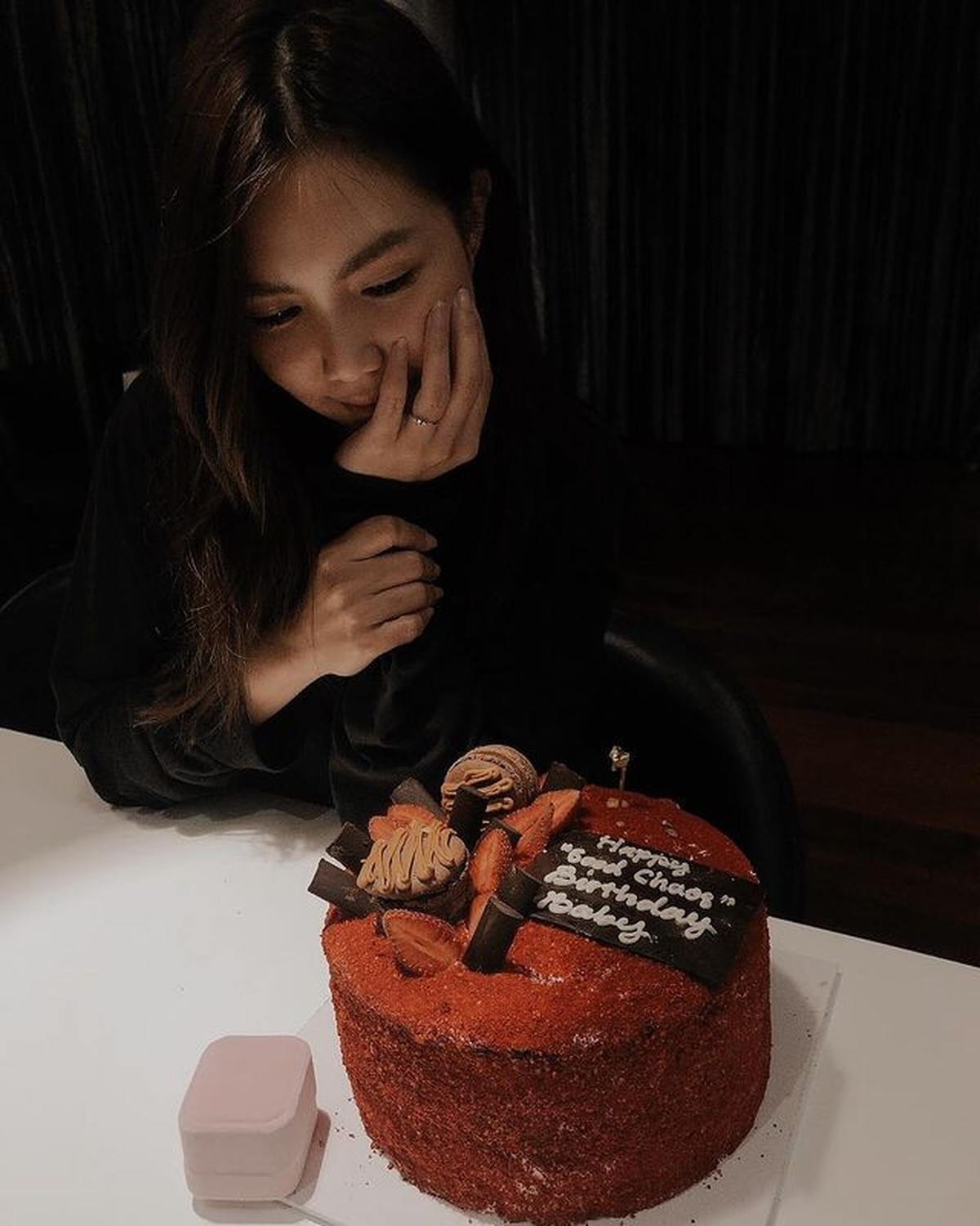 Ello memiliki hubungan asmara dengan seorang wanita yang bernama Cindy Maria&period; Yuk kita intip kemesraan mereka&excl;