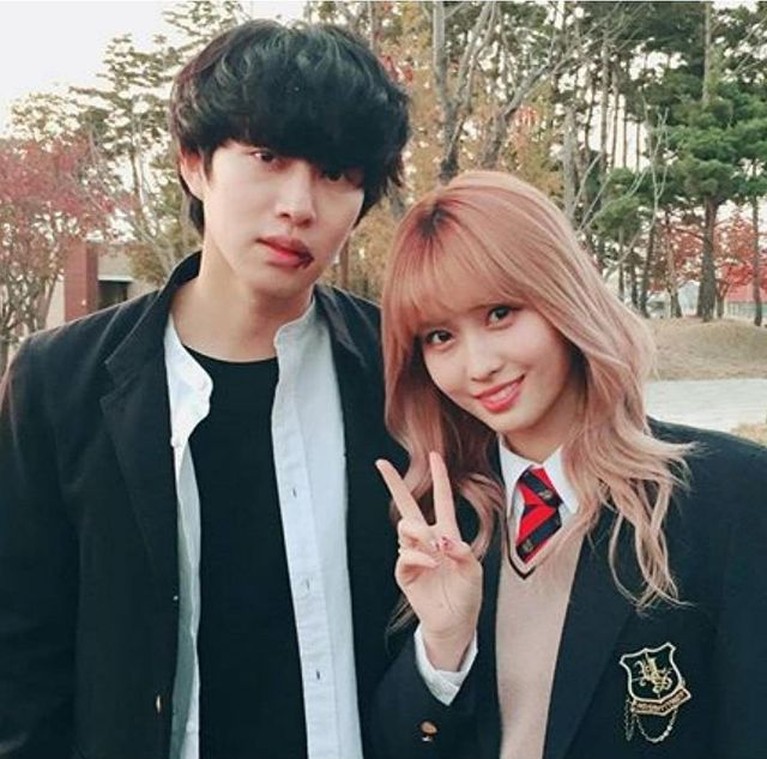 Kenangan Manis Momo TWICE dan Heechul SuJu yang Bikin Penggemar Ikut Galau Kandasnya hubungan Momo TWICE dan Heechul Super Junior dibenarkan oleh agensi masing-masing. Yuk intip kembali momen mereka!