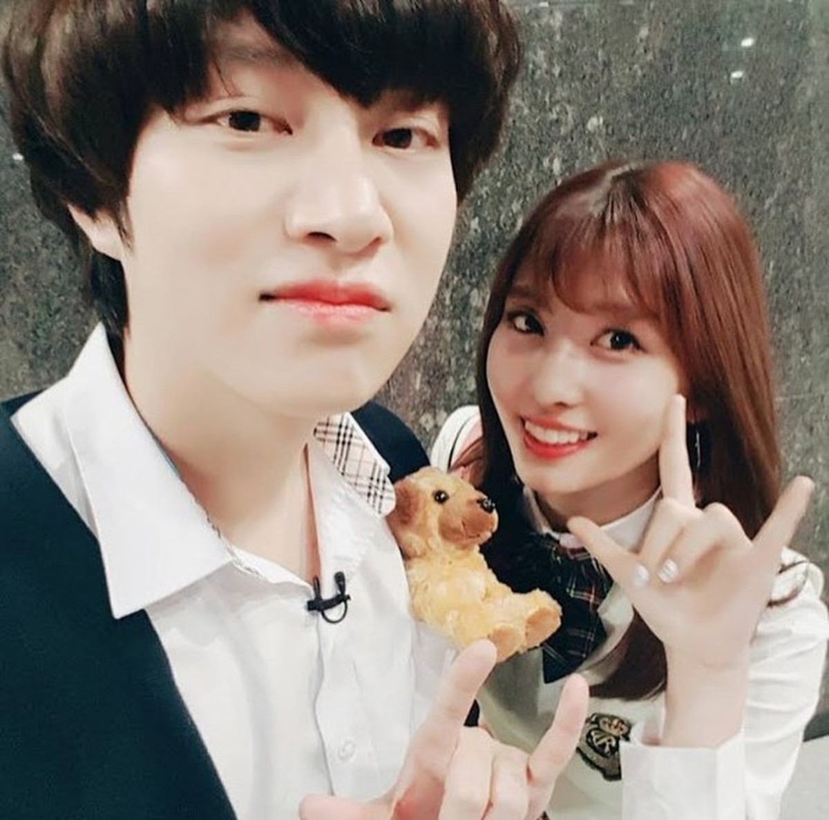 Kandasnya hubungan Momo TWICE dan Heechul Super Junior dibenarkan oleh agensi masing-masing&period; Yuk intip kembali momen mereka&excl;