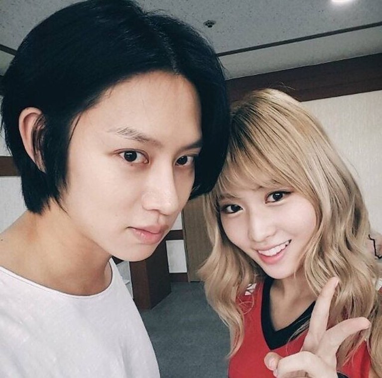Kenangan Manis Momo TWICE dan Heechul SuJu yang Bikin Penggemar Ikut Galau Kandasnya hubungan Momo TWICE dan Heechul Super Junior dibenarkan oleh agensi masing-masing. Yuk intip kembali momen mereka!