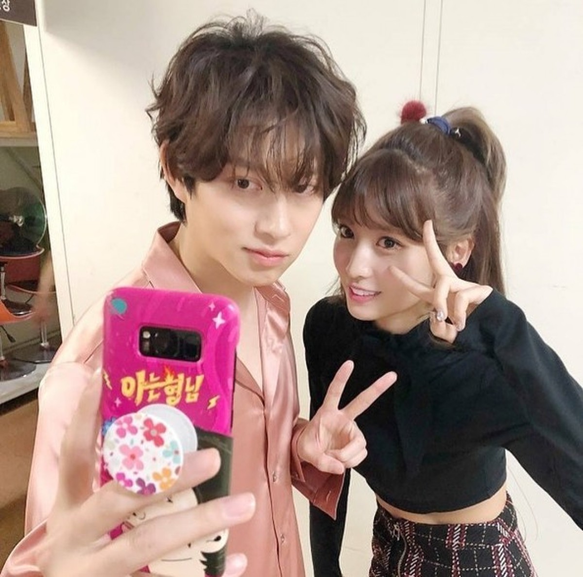 Kandasnya hubungan Momo TWICE dan Heechul Super Junior dibenarkan oleh agensi masing-masing&period; Yuk intip kembali momen mereka&excl;