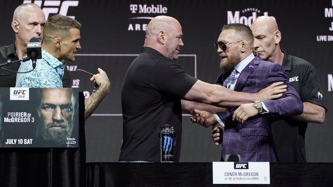 Petarung MMA Indonesia, Adrian Mattheis menyebut Conor McGregor bakal membalas kekalahan terakhir dari Dustin Poirier di UFC 264.