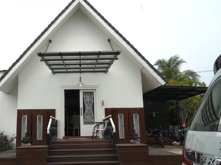 7 Potret Rumah Mewah Pasha Ungu di Bogor, Luas Banget Bun!