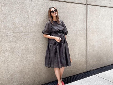7 Potret Paula Verhoeven Hamil Besar, Modis Pakai Dress Hitam