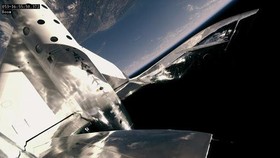 Virgin Galactic Tunda Penerbangan Komersial Luar Angkasa