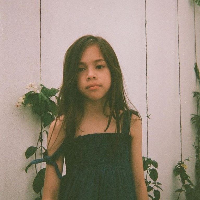 Potret Cantik London Abigail Putri Wulan Guritno yang Beranjak Remaja London Abigail anak kedua Wulan Guritno berulang tahun yang ke 11. Yuk kita intip potret cantiknya yang mulai beranjak dewasa!