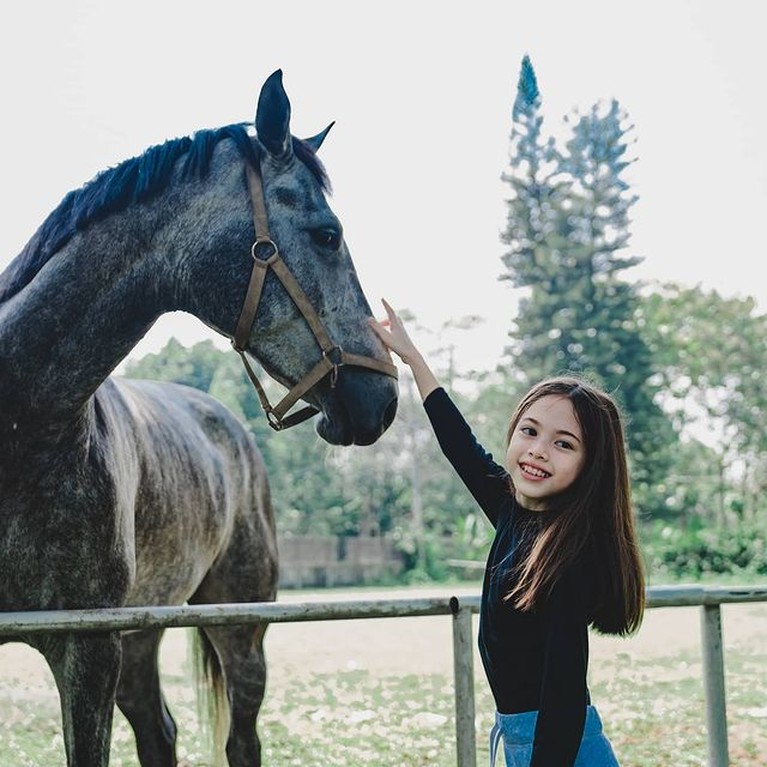 Potret Cantik London Abigail Putri Wulan Guritno yang Beranjak Remaja London Abigail anak kedua Wulan Guritno berulang tahun yang ke 11. Yuk kita intip potret cantiknya yang mulai beranjak dewasa!